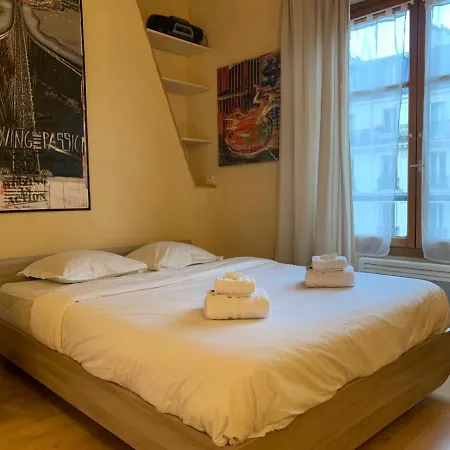 Republique - Reaumur Charming Large Studio Apartment *